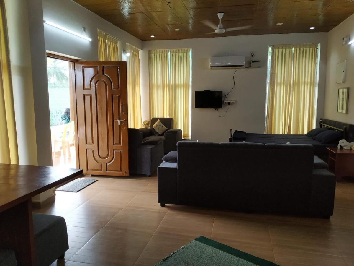 פונדיצ'רי Waves Beach House מראה חיצוני תמונה